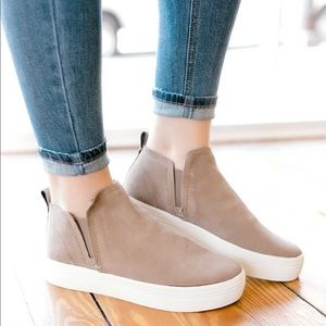 Dolce vita Tate sneaker (new w/ box)